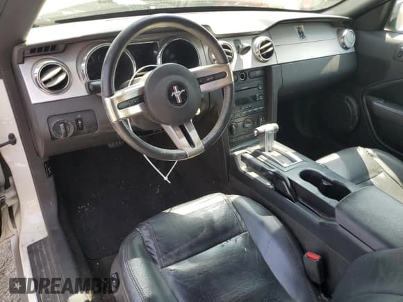 ✅ 2005 Ford Mustang Deluxe • VIN: 1ZVFT84NX55182674 • Lot: 54628895. Listed on Copart with 113,265 mi. Free auction sales archive from the USA and detailed vehicle history report at DreamBid. Image 8.