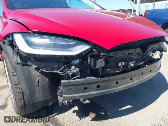 ✅ 2017 Tesla Model X 90D • VIN: 5YJXCBE2XHF040417 • Lot: 42826696. Wystawiony na IAAI z przebiegiem 43 624 mil. Bezpłatny archiwum sprzedaży aukcyjnych z USA i szczegółowy raport historii pojazdu na DreamBid. Zdjęcie 6.