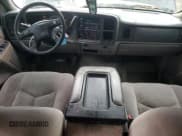 ✅ 2005 Chevrolet Suburban LT • VIN: 3GNEC16Z45G148753 • Lot: 80746374. Wystawiony na Copart z przebiegiem 288 810 mil. Bezpłatny archiwum sprzedaży aukcyjnych z USA i szczegółowy raport historii pojazdu na DreamBid. Zdjęcie 8.