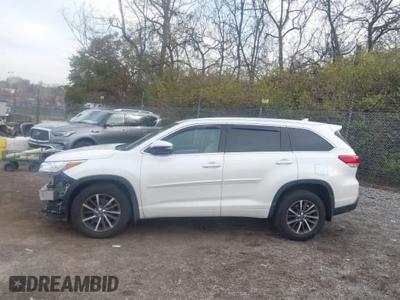 ✅ 2017 Toyota Highlander XLE • VIN: 5TDJZRFH3HS392833 • Лот: 43731327. Опубликован ранее на IAAI с пробегом 94 646 миль. Бесплатный доступ к архиву аукционных продаж из США и подробный отчёт об истории автомобиля на DreamBid. Изображение 14.