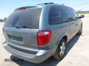 ✅ 2005 Dodge Caravan SXT • VIN: 2D4GP44L95R565529 • Lot: 42460426. Wystawiony na IAAI z przebiegiem 97 882 mil. Bezpłatny archiwum sprzedaży aukcyjnych z USA i szczegółowy raport historii pojazdu na DreamBid. Zdjęcie 4.