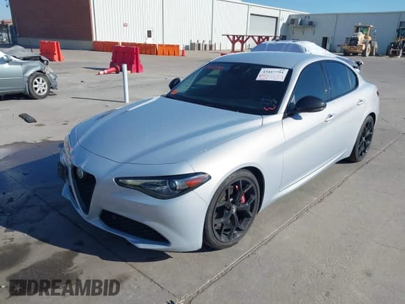✅ 2020 Alfa Romeo Giulia Ti • VIN: ZARFAMBN1L7634250 • Lot: 43417791. Wystawiony na IAAI z przebiegiem 46 267 mil. Bezpłatny archiwum sprzedaży aukcyjnych z USA i szczegółowy raport historii pojazdu na DreamBid. Zdjęcie 19.