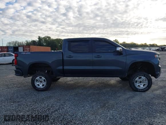 ✅ 2020 Chevrolet Silverado 1500 LT • VIN: 1GCUYDED5LZ226029 • Lot: 42298895. Listed on IAAI with 100,704 mi. Free auction sales archive from the USA and detailed vehicle history report at DreamBid. Image 13.
