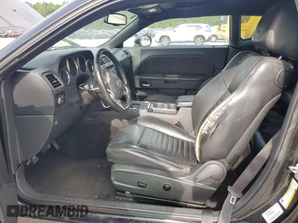 ✅ 2011 Dodge Challenger • VIN: 2B3CJ4DG0BH570315 • Lot: 70276054. Wystawiony na Copart z przebiegiem 181 808 mil. Bezpłatny archiwum sprzedaży aukcyjnych z USA i szczegółowy raport historii pojazdu na DreamBid. Zdjęcie 7.