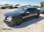 ✅ 2013 Chrysler 300 C • VIN: 2C3CCAET7DH666260 • Лот: 68912145. Опубликован ранее на Copart с пробегом 115 633 миль. Бесплатный доступ к архиву аукционных продаж из США и подробный отчёт об истории автомобиля на DreamBid. Изображение 1.