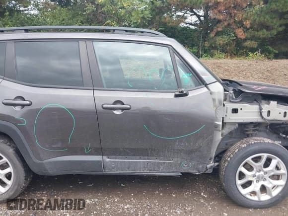 ✅ 2018 Jeep Renegade Latitude • VIN: ZACCJBBB1JPG87201 • Lot: 43399830. Listed on IAAI with 121,071 mi. Free auction sales archive from the USA and detailed vehicle history report at DreamBid. Image 13.