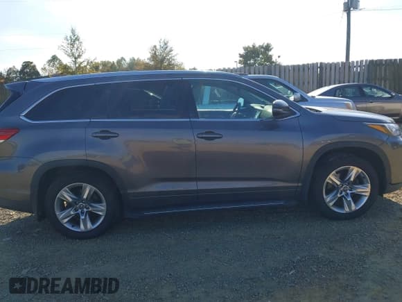 ✅ 2018 Toyota Highlander Limited Platinum • VIN: 5TDDZRFH8JS488749 • Lot: 43468401. Wystawiony na IAAI z przebiegiem 86 758 mil. Bezpłatny archiwum sprzedaży aukcyjnych z USA i szczegółowy raport historii pojazdu na DreamBid. Zdjęcie 13.