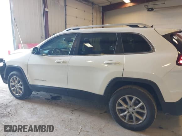 ✅ 2015 Jeep Cherokee Latitude • VIN: 1C4PJMCS9FW633313 • Lot: 41952424. Wystawiony na IAAI z przebiegiem 135 885 mil. Bezpłatny archiwum sprzedaży aukcyjnych z USA i szczegółowy raport historii pojazdu na DreamBid. Zdjęcie 14.
