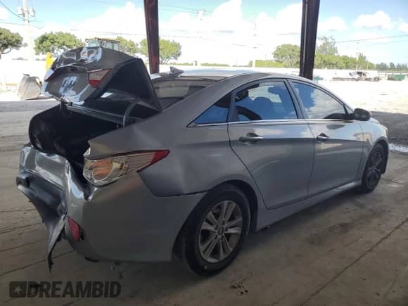 2014 Hyundai Sonata GLS with VIN 5NPEB4AC5EH922810, listed as a Copart auction lot 82745915 with 120,907 mi miles and Salvage title. Bid and sale history available at DreamBid. Image 3.