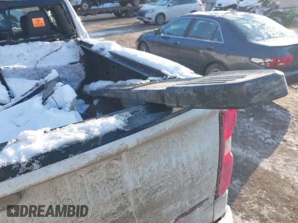 ✅ 2019 Chevrolet Silverado 1500 RST • VIN: 1GCRYEEDXKZ273955 • Lot: 41211019. Wystawiony na IAAI z przebiegiem Nie podano. Bezpłatny archiwum sprzedaży aukcyjnych z USA i szczegółowy raport historii pojazdu na DreamBid. Zdjęcie 12.