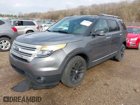 ✅ 2013 Ford Explorer XLT • VIN: 1FM5K8D88DGA92403 • Lot: 41946862. Wystawiony na IAAI z przebiegiem 230 758 mil. Bezpłatny archiwum sprzedaży aukcyjnych z USA i szczegółowy raport historii pojazdu na DreamBid. Zdjęcie 17.