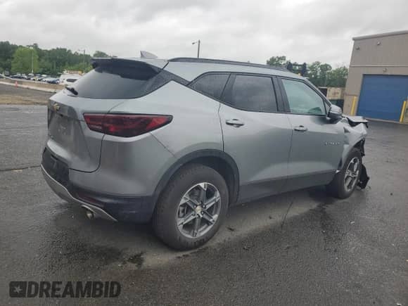 2024 Chevrolet Blazer LT z VIN 3GNKBJR42RS197992, wystawiony jako Copart lot #57789425 z przebiegiem 29 108 mil mil oraz Szkoda całkowita • Salvage title. Historia ofert i sprzedaży dostępna na DreamBid. Obrazek 3.