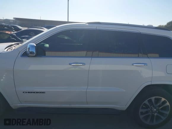 ✅ 2017 Jeep Grand Cherokee Overland • VIN: 1C4RJECG8HC868378 • Lot: 43447535. Listed on IAAI with 50,088 mi. Free auction sales archive from the USA and detailed vehicle history report at DreamBid. Image 15.