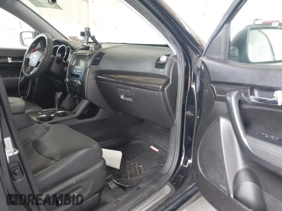 ✅ 2012 Kia Sorento SX • VIN: 5XYKWDA23CG241757 • Lot: 42806610. Listed on IAAI with 227,577 mi. Free auction sales archive from the USA and detailed vehicle history report at DreamBid. Image 5.