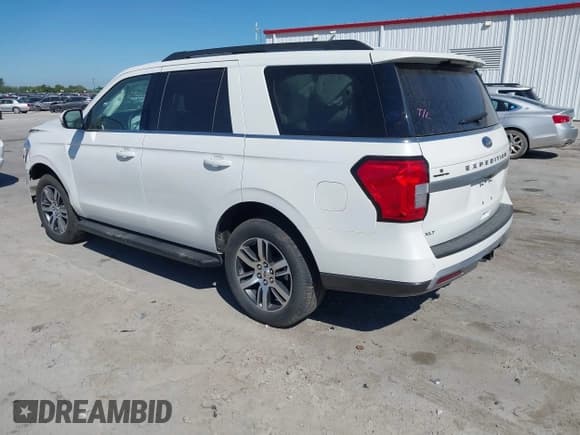 ✅ 2024 Ford Expedition XLT • VIN: 1FMJU1J80REB01683 • Lot: 43168767. Wystawiony na IAAI z przebiegiem 11 606 mil. Bezpłatny archiwum sprzedaży aukcyjnych z USA i szczegółowy raport historii pojazdu na DreamBid. Zdjęcie 3.
