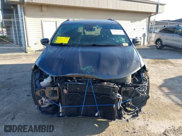 ✅ 2021 Chrysler Pacifica Touring • VIN: 2C4RC1FG6MR561436 • Lot: 43297150. Listed on IAAI with 82,675 mi. Free auction sales archive from the USA and detailed vehicle history report at DreamBid. Image 12.