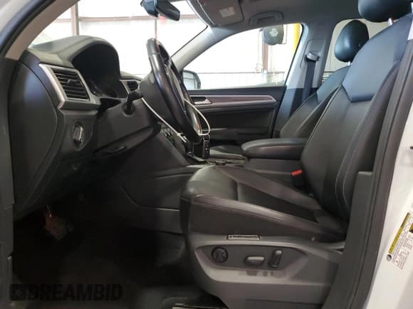 ✅ 2018 Volkswagen Atlas SEL • VIN: 1V2MR2CA2JC546921 • Лот: 72082975. Опубликован ранее на Copart с пробегом 86 136 миль. Бесплатный доступ к архиву аукционных продаж из США и подробный отчёт об истории автомобиля на DreamBid. Изображение 7.