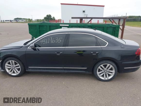 ✅ 2017 Volkswagen Passat SE • VIN: 1VWGT7A37HC063658 • Лот: 43119635. Опубликован ранее на IAAI с пробегом 95 974 миль. Бесплатный доступ к архиву аукционных продаж из США и подробный отчёт об истории автомобиля на DreamBid. Изображение 14.
