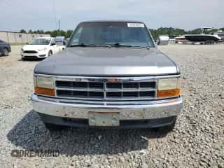 1993 Dodge Dakota z VIN 1B7GG23YXPS240792, wystawiony jako Copart lot #54324035 z przebiegiem 137 028 mil mil oraz Szkoda całkowita • Salvage title. Historia ofert i sprzedaży dostępna na DreamBid. Obrazek 5.