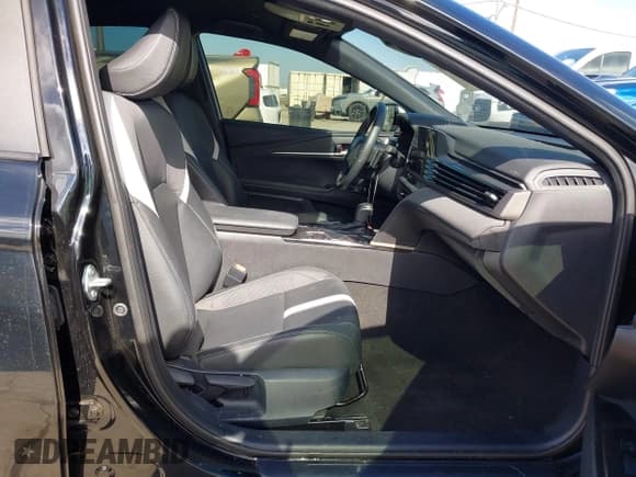 ✅ 2025 Toyota Camry SE • VIN: 4T1DAACK5SU054841 • Лот: 43633838. Опубликован ранее на IAAI с пробегом 17 428 миль. Бесплатный доступ к архиву аукционных продаж из США и подробный отчёт об истории автомобиля на DreamBid. Изображение 5.