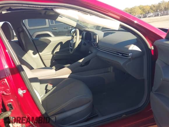 2021 Hyundai Elantra SEL z VIN KMHLM4AG4MU067098, wystawiony jako IAAI lot #43423833 z przebiegiem 29 531 mil mil oraz . Historia ofert i sprzedaży dostępna na DreamBid. Obrazek 5.