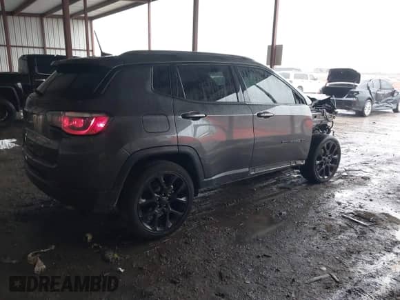 2021 Jeep Compass 80th Anniversary z VIN 3C4NJCEB6MT577171, wystawiony jako IAAI lot #42189493 z przebiegiem 42 531 mil mil oraz . Historia ofert i sprzedaży dostępna na DreamBid. Obrazek 4.
