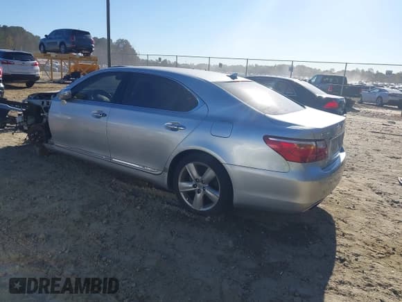 ✅ 2010 Lexus LS 460 L • VIN: JTHGL5EF0A5039898 • Lot: 43445760. Wystawiony na IAAI z przebiegiem 160 516 mil. Bezpłatny archiwum sprzedaży aukcyjnych z USA i szczegółowy raport historii pojazdu na DreamBid. Zdjęcie 3.