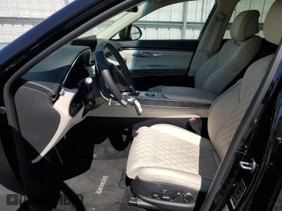 ✅ 2025 Genesis GV70 Sport • VIN: 5NMMCDTCXSH028543 • Lot: 64390875. Wystawiony na Copart z przebiegiem 3 167 mil. Bezpłatny archiwum sprzedaży aukcyjnych z USA i szczegółowy raport historii pojazdu na DreamBid. Zdjęcie 7.