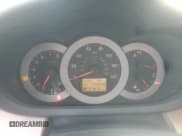 ✅ 2007 Toyota RAV4 • VIN: JTMBD33V775062143 • Lot: 81819625. Wystawiony na Copart z przebiegiem 174 249 mil. Bezpłatny archiwum sprzedaży aukcyjnych z USA i szczegółowy raport historii pojazdu na DreamBid. Zdjęcie 9.