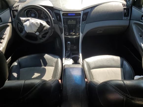 ✅ 2003 Hyundai Sonata GLS • VIN: 5NPEB4AC3DH606675 • Lot: 71525835. Listed on Copart with 116,624 mi. Free auction sales archive from the USA and detailed vehicle history report at DreamBid. Image 8.