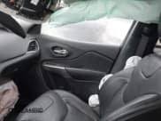 ✅ 2020 Jeep Cherokee Limited • VIN: 1C4PJMDX9LD563975 • Lot: 43573677. Wystawiony na IAAI z przebiegiem Nie podano. Bezpłatny archiwum sprzedaży aukcyjnych z USA i szczegółowy raport historii pojazdu na DreamBid. Zdjęcie 5.