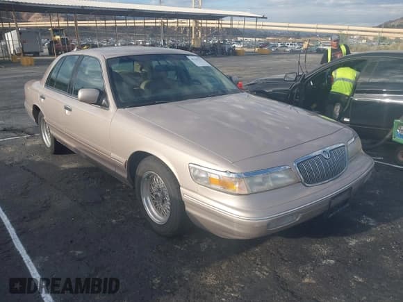 ✅ 1997 Mercury Grand Marquis LS • VIN: 2MELM75W6VX721132 • Лот: 43267932. Опубликован ранее на IAAI с пробегом 113 992 миль. Бесплатный доступ к архиву аукционных продаж из США и подробный отчёт об истории автомобиля на DreamBid. Изображение 1.