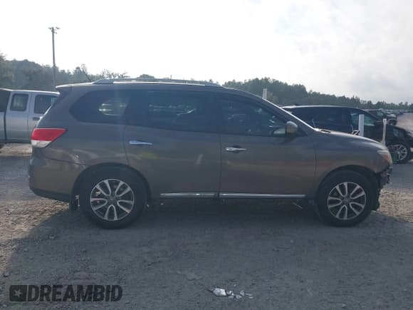 ✅ 2014 Nissan Pathfinder SL • VIN: 5N1AR2MN0EC674615 • Lot: 43783888. Listed on IAAI with 134,929 mi. Free auction sales archive from the USA and detailed vehicle history report at DreamBid. Image 13.