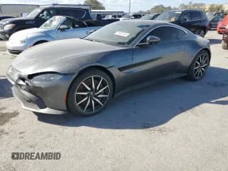 ✅ 2019 Aston Martin Vantage • VIN: SCFSMGAW9KGN02610 • Lot: 75625184. Wystawiony na Copart z przebiegiem 17 267 mil. Bezpłatny archiwum sprzedaży aukcyjnych z USA i szczegółowy raport historii pojazdu na DreamBid. Zdjęcie 1.