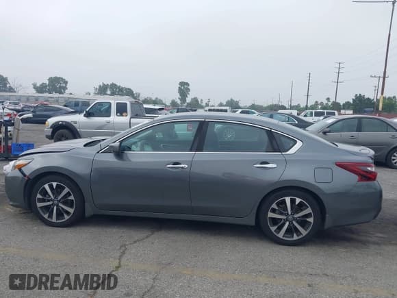 ✅ 2017 Nissan Altima SL • VIN: 1N4AL3AP2HC498095 • Lot: 42453384. Listed on IAAI with 138,736 mi. Free auction sales archive from the USA and detailed vehicle history report at DreamBid. Image 14.