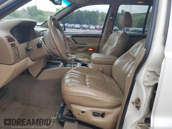 ✅ 2000 Jeep Grand Cherokee Limited • VIN: 1J4GW58N5YC174371 • Lot: 60941615. Listed on Copart with 179,399 mi. Free auction sales archive from the USA and detailed vehicle history report at DreamBid. Image 7.