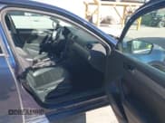 ✅ 2015 Volkswagen Passat SE • VIN: 1VWBV7A33FC072939 • Lot: 43613198. Wystawiony na IAAI z przebiegiem 136 683 mil. Bezpłatny archiwum sprzedaży aukcyjnych z USA i szczegółowy raport historii pojazdu na DreamBid. Zdjęcie 5.