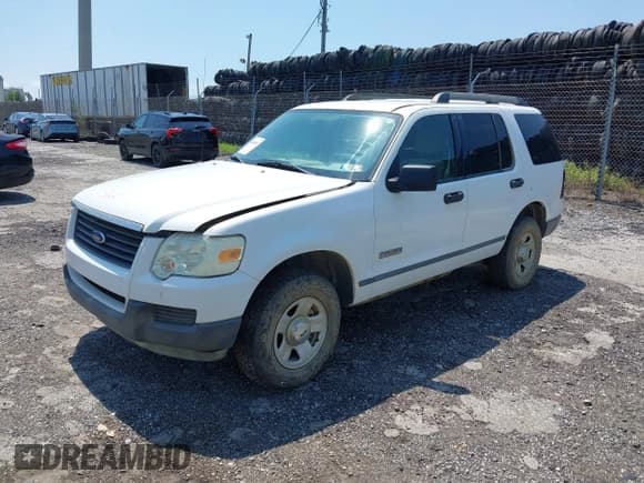 ✅ 2006 Ford Explorer XLS • VIN: 1FMEU62E86UB02844 • Lot: 42646647. Wystawiony na IAAI z przebiegiem 17 318 mil. Bezpłatny archiwum sprzedaży aukcyjnych z USA i szczegółowy raport historii pojazdu na DreamBid. Zdjęcie 2.