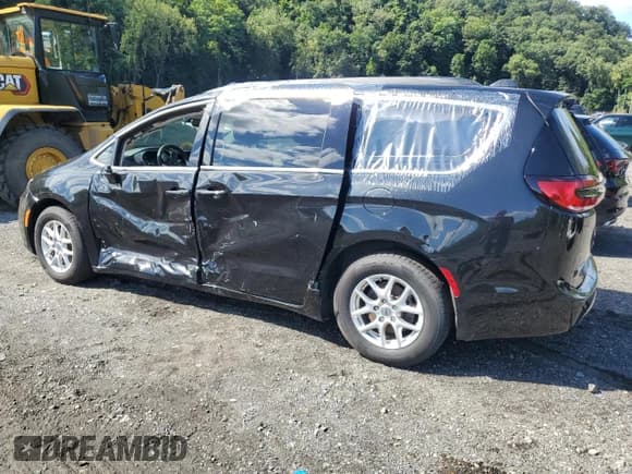 ✅ 2022 Chrysler Pacifica Touring L • VIN: 2C4RC1BG1NR146094 • Lot: 70109165. Wystawiony na Copart z przebiegiem 30 295 mil. Bezpłatny archiwum sprzedaży aukcyjnych z USA i szczegółowy raport historii pojazdu na DreamBid. Zdjęcie 2.