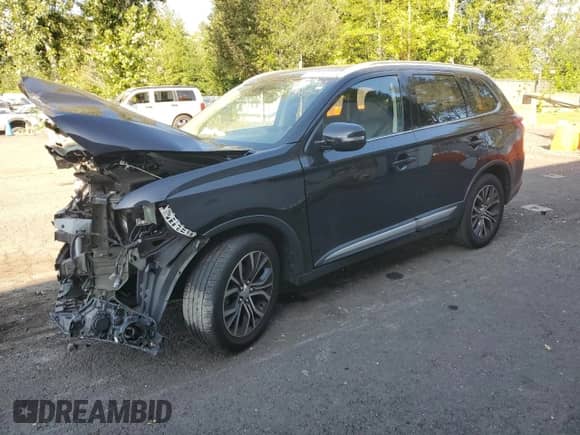 2019 Mitsubishi Outlander SE with VIN JA4AD3A35KZ027772, listed as a Copart auction lot 81328275 with 107,947 mi miles and Salvage title. Bid and sale history available at DreamBid. Image 1.
