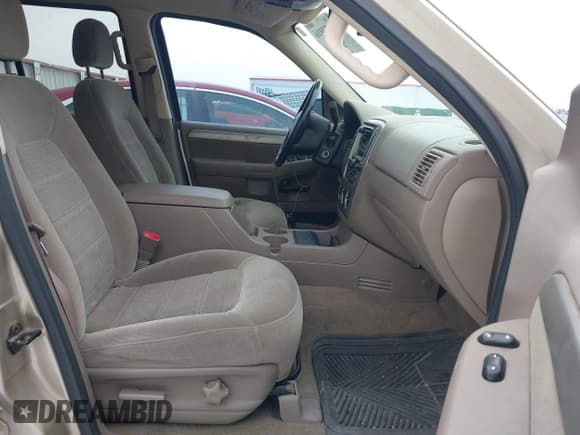 ✅ 2003 Ford Explorer XLT • VIN: 1FMZU73E63UC32798 • Lot: 41573916. Listed on IAAI with 165,083 mi. Free auction sales archive from the USA and detailed vehicle history report at DreamBid. Image 5.