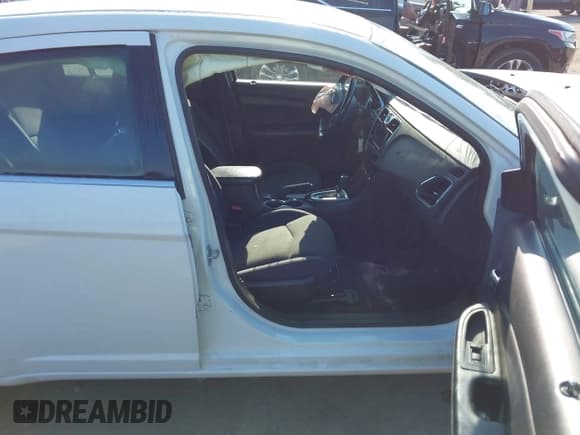 ✅ 2011 Chrysler 200 Limited • VIN: 1C3BC2FB9BN549209 • Lot: 42994077. Listed on IAAI with 144,881 mi. Free auction sales archive from the USA and detailed vehicle history report at DreamBid. Image 5.