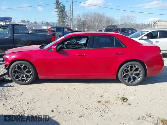 ✅ 2015 Chrysler 300 S • VIN: 2C3CCABG9FH802835 • Лот: 41008312. Опубликован ранее на IAAI с пробегом 164 316 миль. Бесплатный доступ к архиву аукционных продаж из США и подробный отчёт об истории автомобиля на DreamBid. Изображение 15.