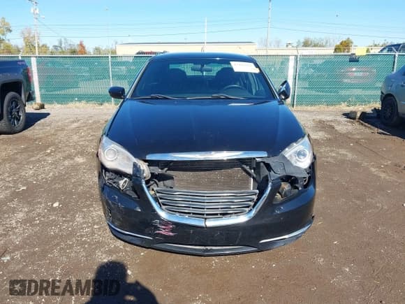 ✅ 2014 Chrysler 200 Touring • VIN: 1C3CCBBG8EN119617 • Lot: 43492912. Wystawiony na IAAI z przebiegiem 144 597 mil. Bezpłatny archiwum sprzedaży aukcyjnych z USA i szczegółowy raport historii pojazdu na DreamBid. Zdjęcie 12.