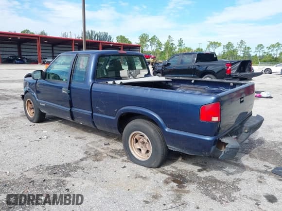 ✅ 2000 Chevrolet S-10 LS • VIN: 1GCCS19W2YK287006 • Лот: 42814156. Опубликован ранее на IAAI с пробегом 216 912 миль. Бесплатный доступ к архиву аукционных продаж из США и подробный отчёт об истории автомобиля на DreamBid. Изображение 3.