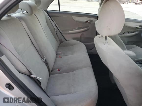 ✅ 2010 Toyota Corolla LE • VIN: 1NXBU4EE9AZ252148 • Lot: 84228685. Wystawiony na Copart z przebiegiem 168 983 mil. Bezpłatny archiwum sprzedaży aukcyjnych z USA i szczegółowy raport historii pojazdu na DreamBid. Zdjęcie 10.