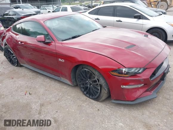 ✅ 2019 Ford Mustang GT Premium • VIN: 1FA6P8CF2K5163541 • Lot: 43174731. Wystawiony na IAAI z przebiegiem 105 898 mil. Bezpłatny archiwum sprzedaży aukcyjnych z USA i szczegółowy raport historii pojazdu na DreamBid. Zdjęcie 1.