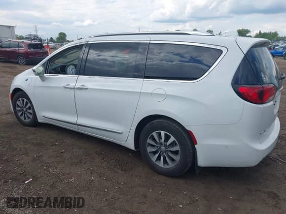 ✅ 2020 Chrysler Pacifica Hybrid Limited • VIN: 2C4RC1N70LR173649 • Lot: 42389536. Wystawiony na IAAI z przebiegiem 67 602 mil. Bezpłatny archiwum sprzedaży aukcyjnych z USA i szczegółowy raport historii pojazdu na DreamBid. Zdjęcie 3.