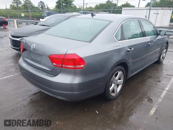 ✅ 2013 Volkswagen Passat SE • VIN: 1VWBH7A38DC032697 • Лот: 42446672. Опубликован ранее на IAAI с пробегом 287 102 миль. Бесплатный доступ к архиву аукционных продаж из США и подробный отчёт об истории автомобиля на DreamBid. Изображение 4.