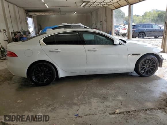 ✅ 2019 Jaguar XE 25t Premium • VIN: SAJAD4FX7KCP48428 • Лот: 72029795. Опубликован ранее на Copart с пробегом 56 747 миль. Бесплатный доступ к архиву аукционных продаж из США и подробный отчёт об истории автомобиля на DreamBid. Изображение 3.